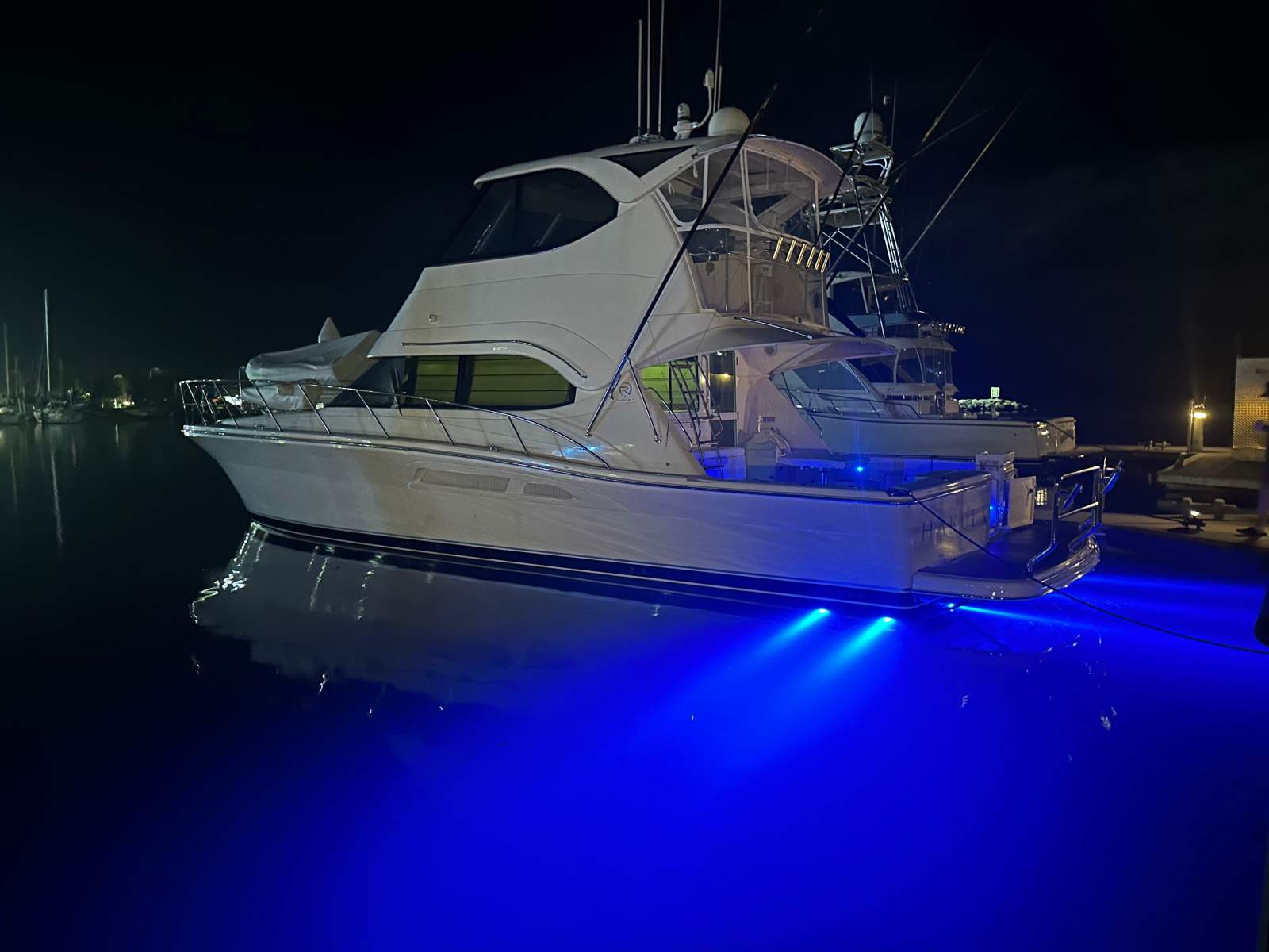 Riviera 47 Enclosed Flybridge