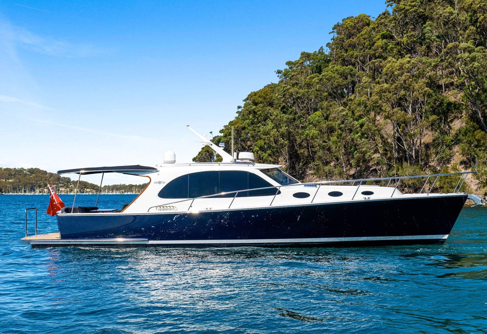 Palm Beach Motor Yachts PB42 Sedan
