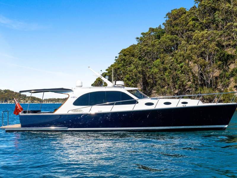 Palm Beach Motor Yachts PB42 Sedan
