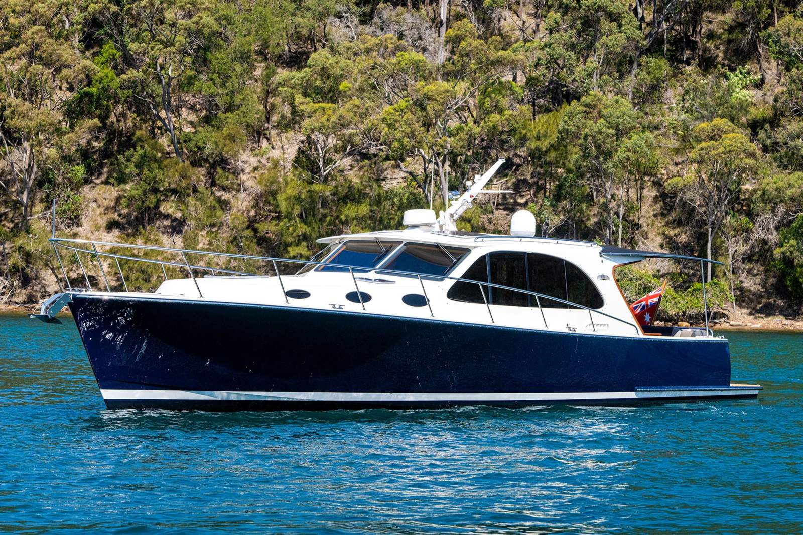 Palm Beach Motor Yachts PB42 Sedan