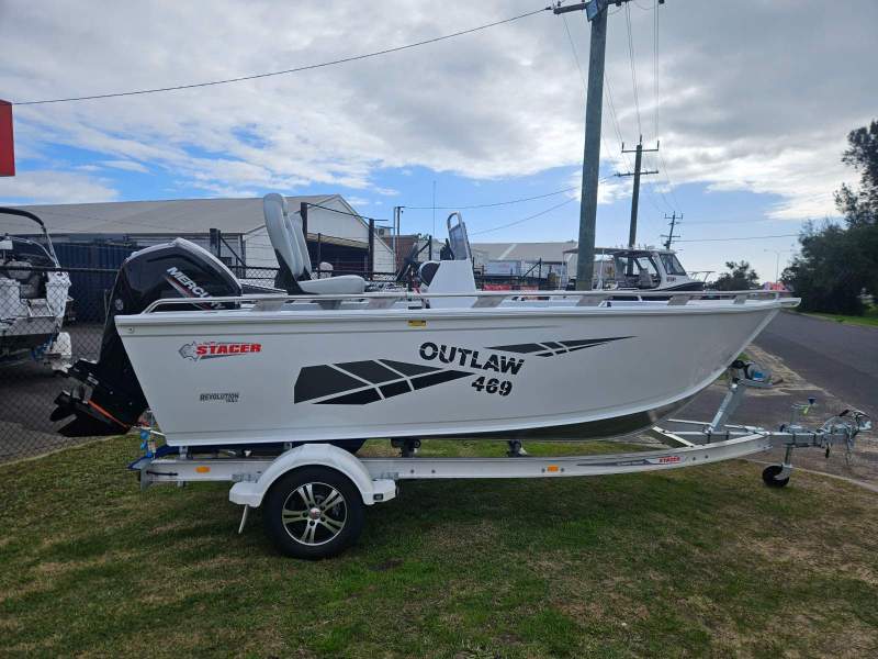 Stacer 469 Outlaw Centre Console, 75hp Mercury four stroke & alloy trailer