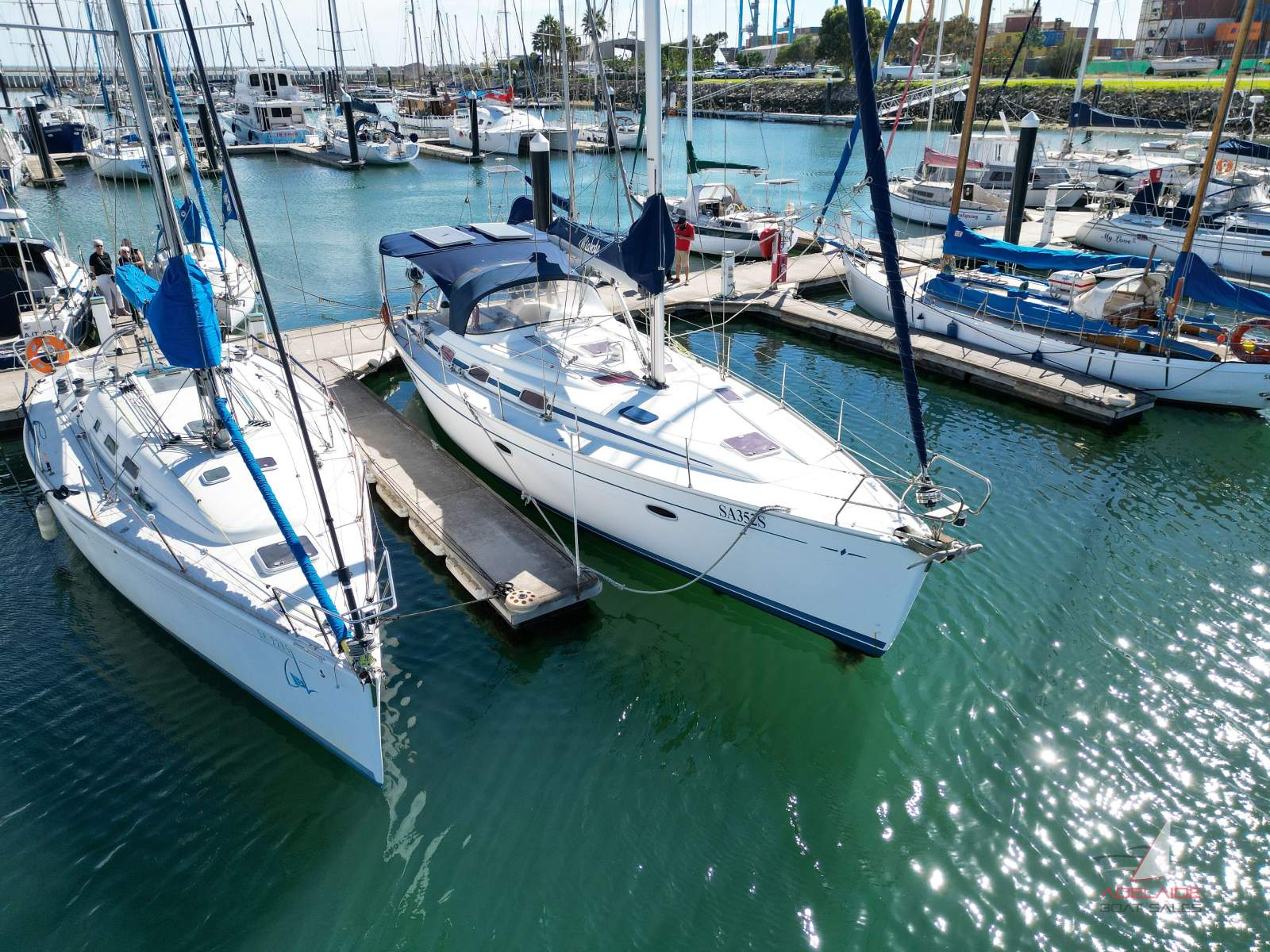 Bavaria 42 One owner-built for Melbourne boat show