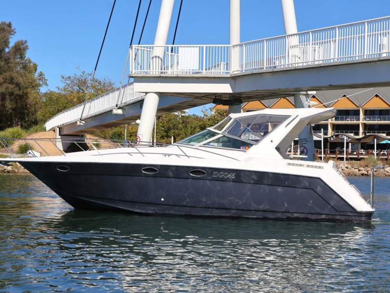 Regal 32 Commodore