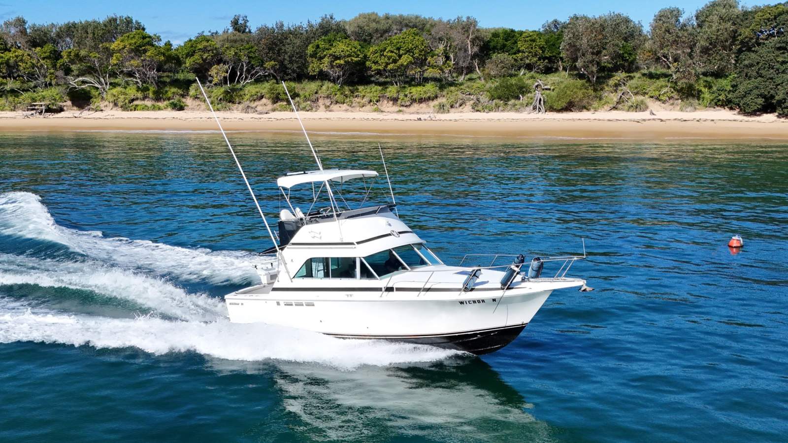 Bertram 31 Flybridge Cruiser