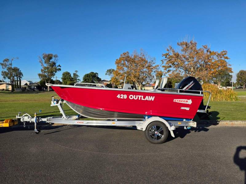 Stacer 429 Outlaw Side Console, 50hp Mercury four stroke & 1098kg alloy trailer