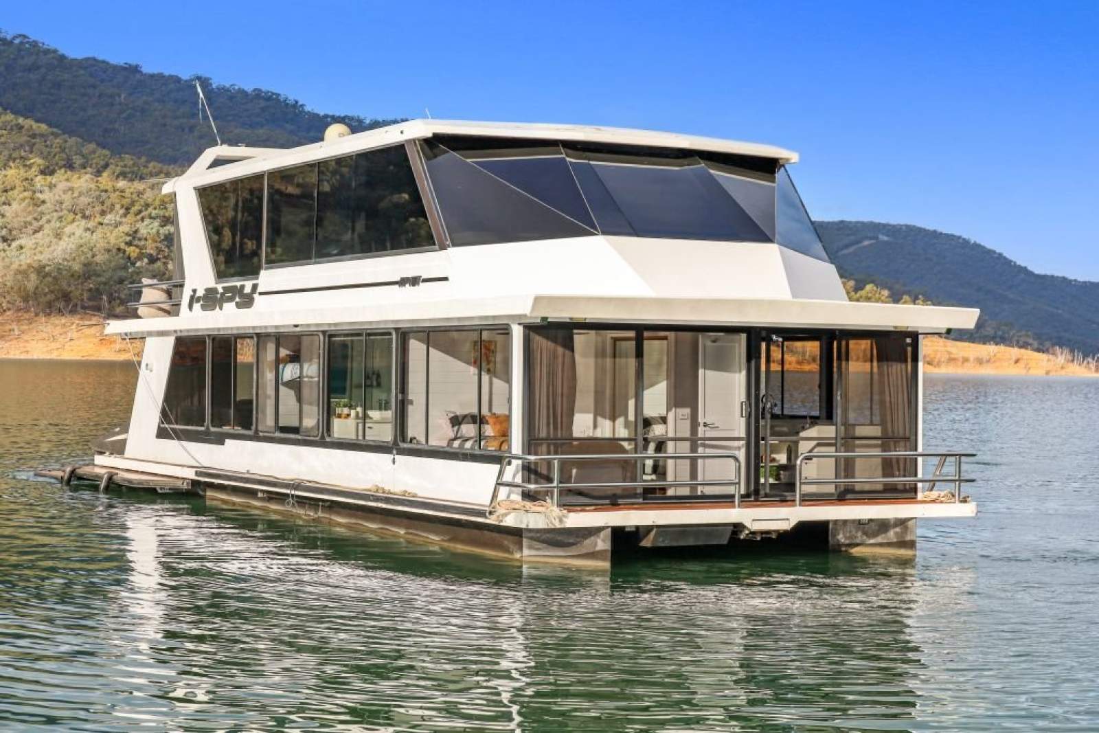 I-SPY Houseboat Holiday Home on Lake Eildon:i-SPY on Lake Eildon