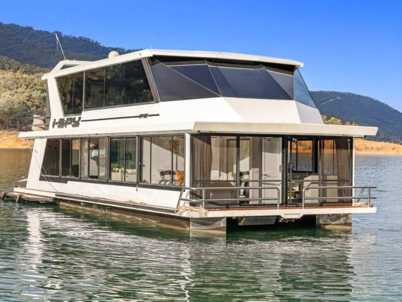 I-SPY Houseboat Holiday Home on Lake Eildon