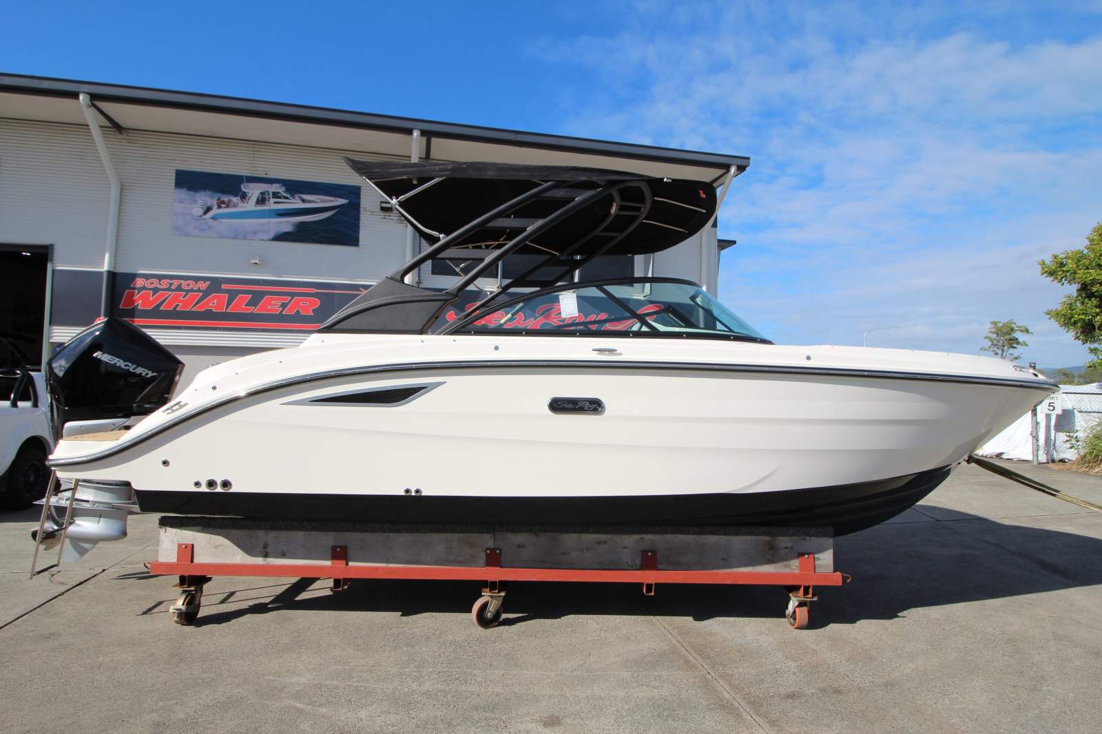 Sea Ray 230 SDX OB Bowrider