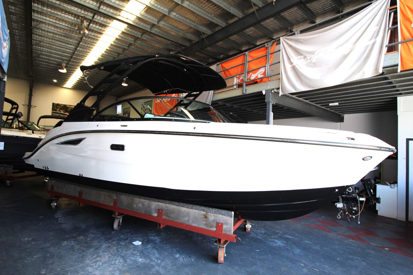 Sea Ray 230 SDX OB Bowrider