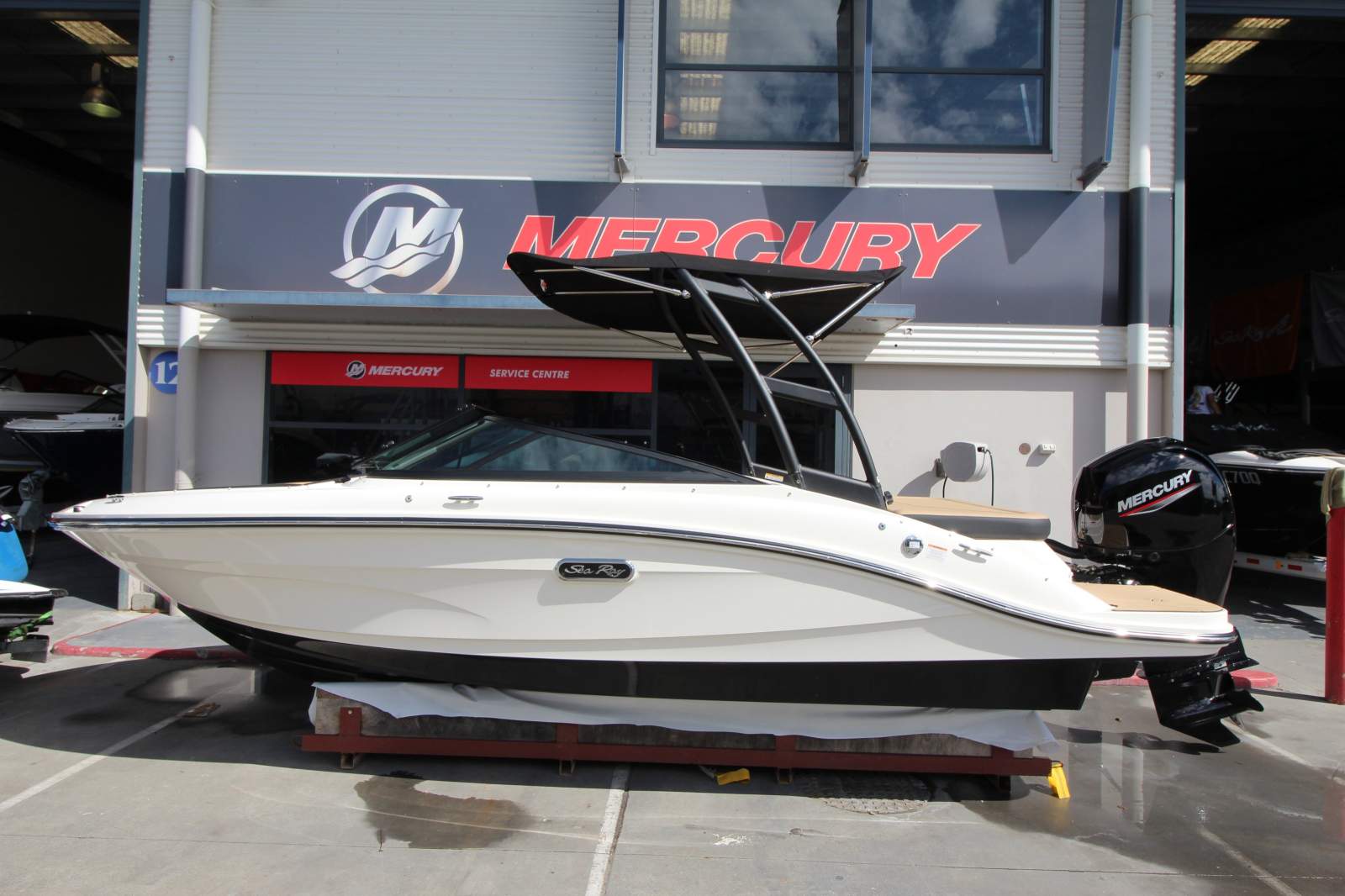 Sea Ray 190 SPX OB Bowrider