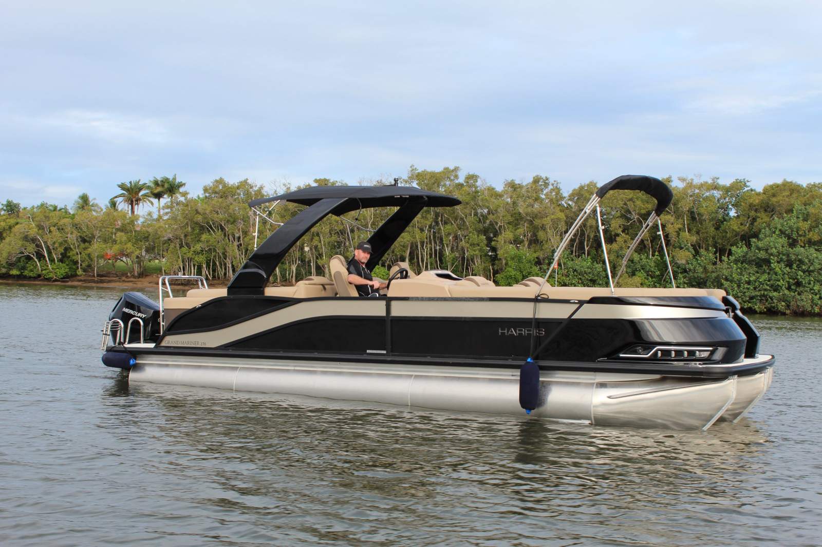 Harris 270 Grand Mariner Pontoon Boat