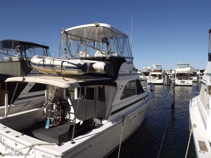 Caribbean 35 Flybridge Cruiser
