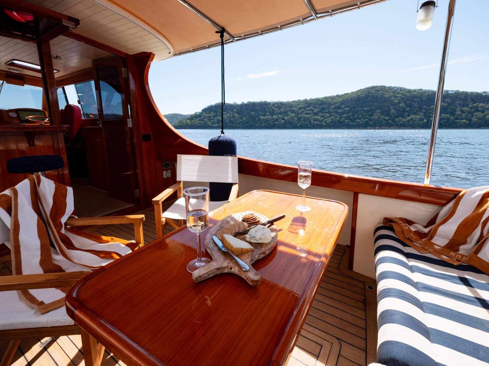 Palm Beach Motor Yachts 38