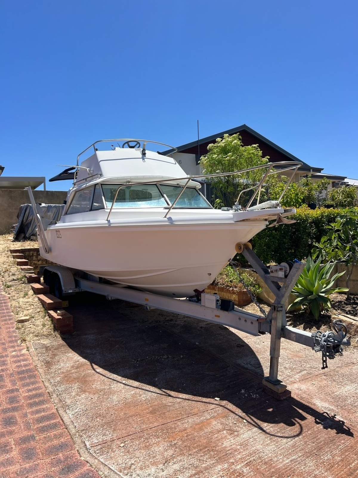 Bertram 23 Flybridge Cruiser 1989 Bertram 23 for sale, set up perfectly for ser