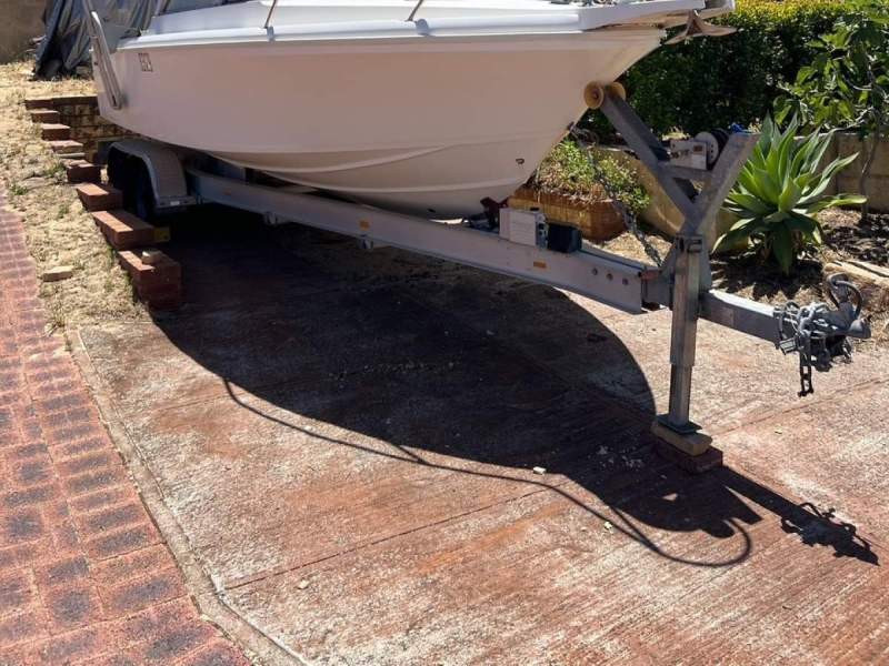 Bertram 23 Flybridge Cruiser 1989 Bertram 23 for sale, set up perfectly for ser