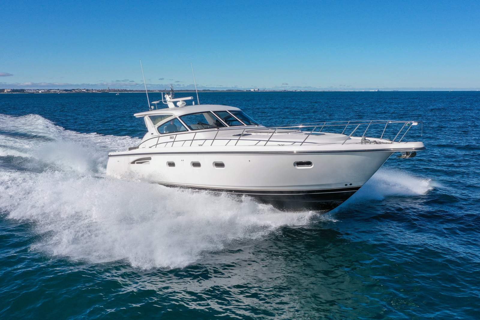 Tiara 5200 Express