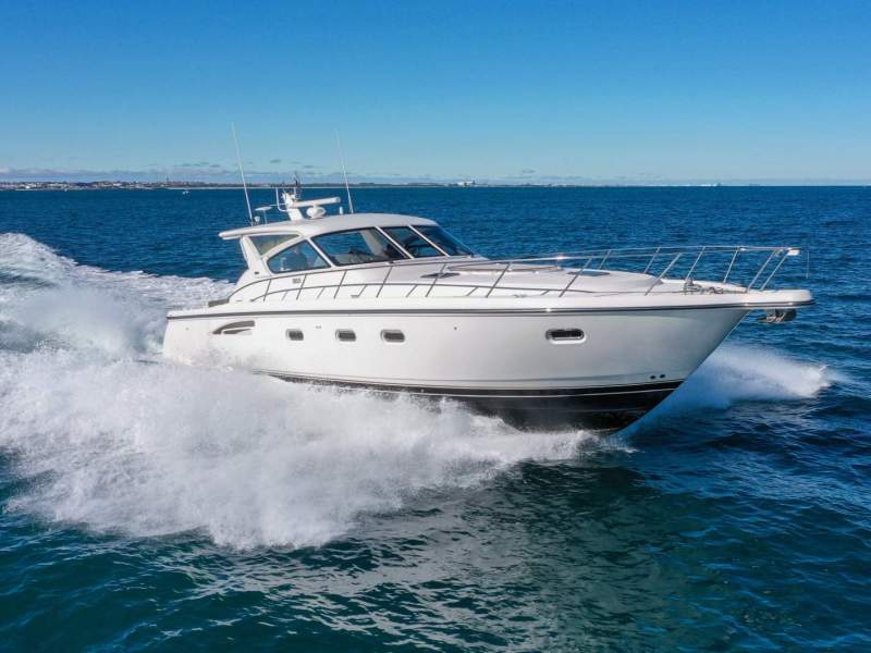 Tiara 5200 Express