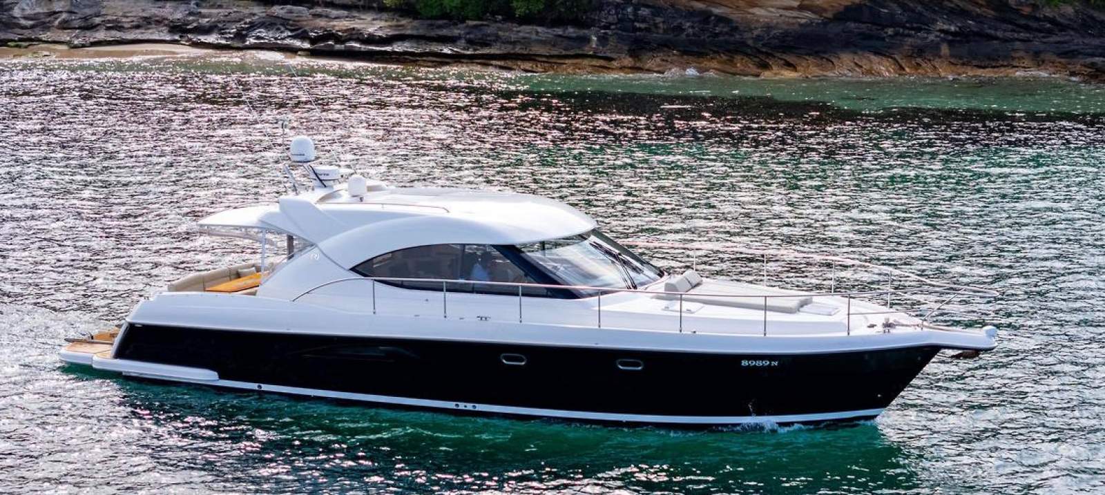 Riviera 4700 Sport Yacht