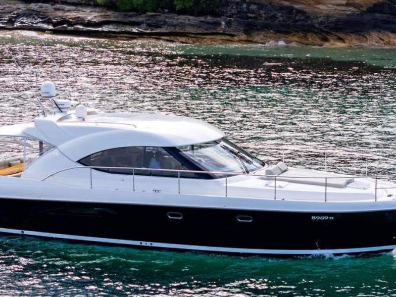 Riviera 4700 Sport Yacht