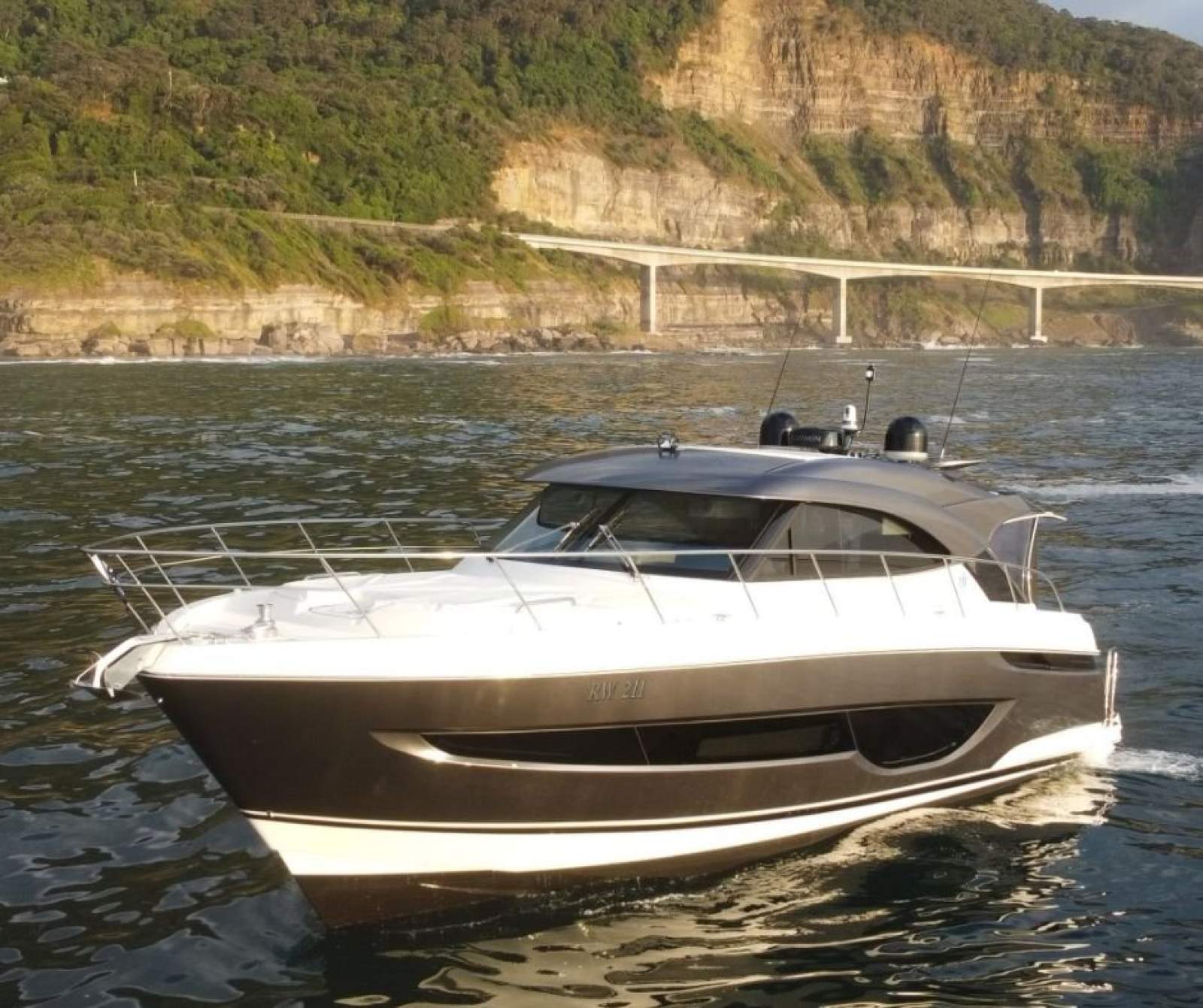 Riviera 4600 Sport Yacht Platinum Edition