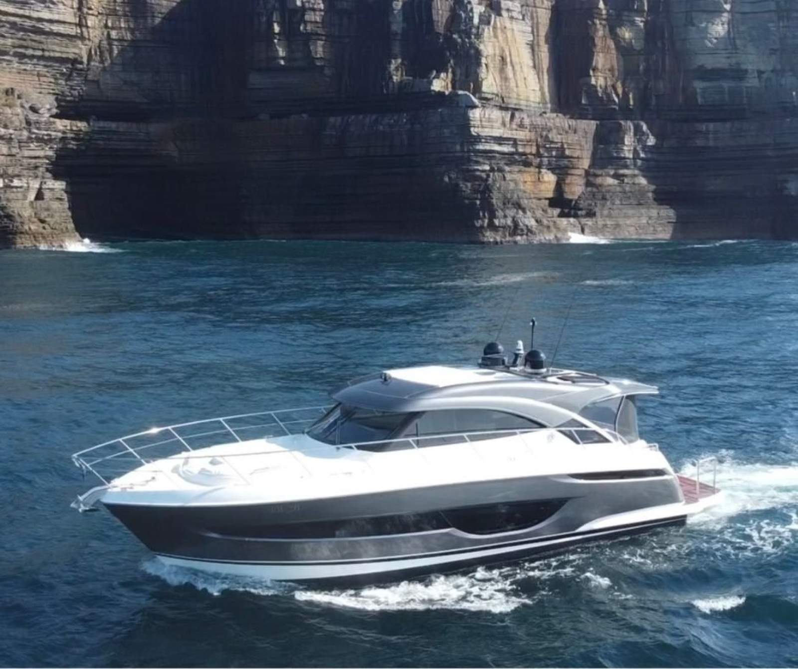 Riviera 4600 Sport Yacht Platinum Edition