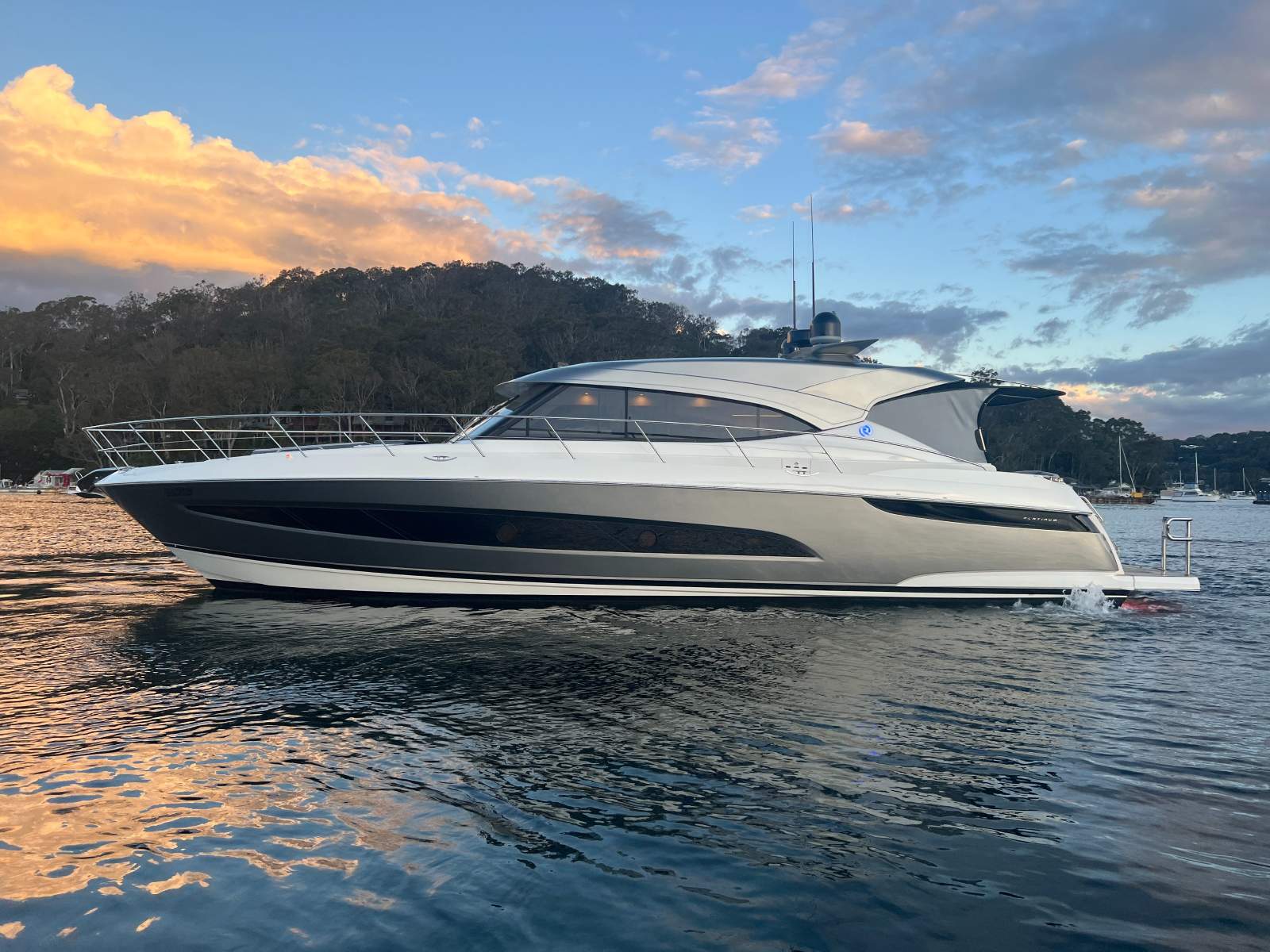 Riviera 5400 Sport Yacht Platinum Edition