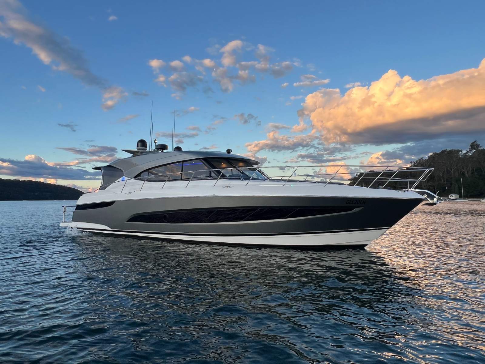 Riviera 5400 Sport Yacht Platinum Edition