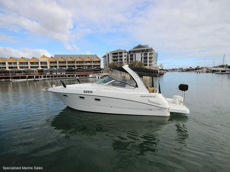Four Winns Vista 298 *** FOUR BERTH *** $ 88,990 ***
