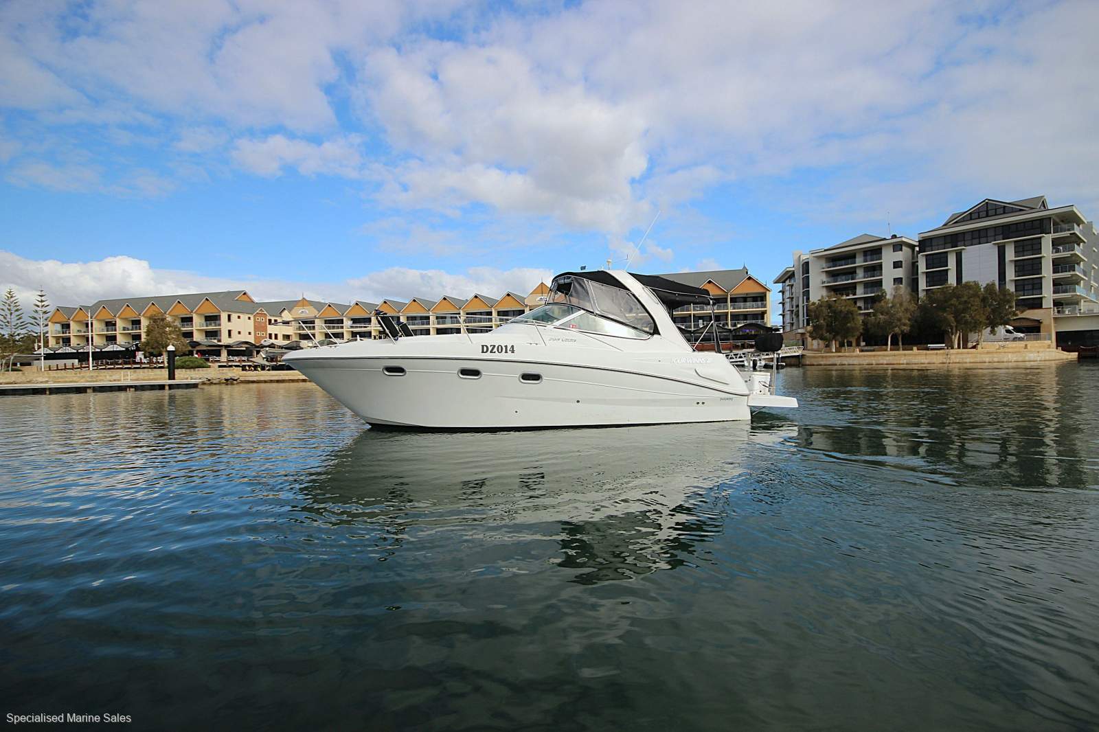 Four Winns Vista 298 *** FOUR BERTH *** $ 88,990 ***
