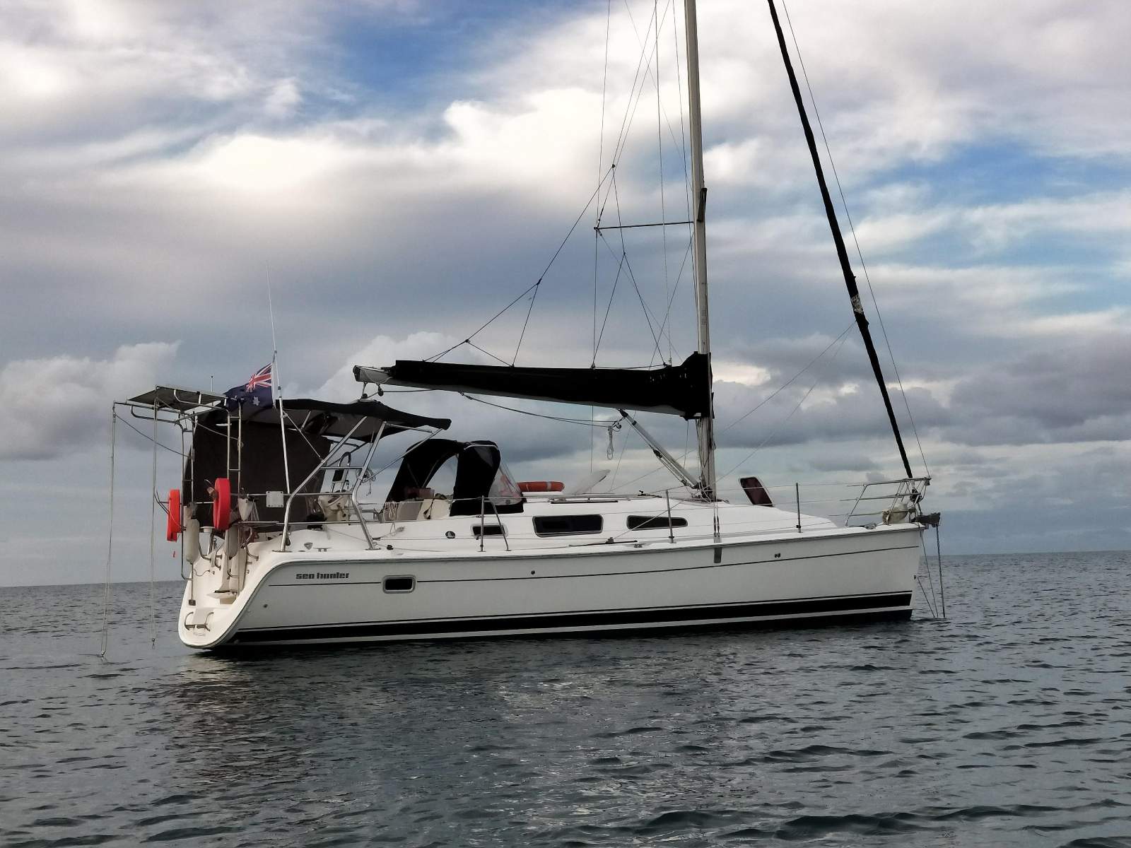 Hunter 33