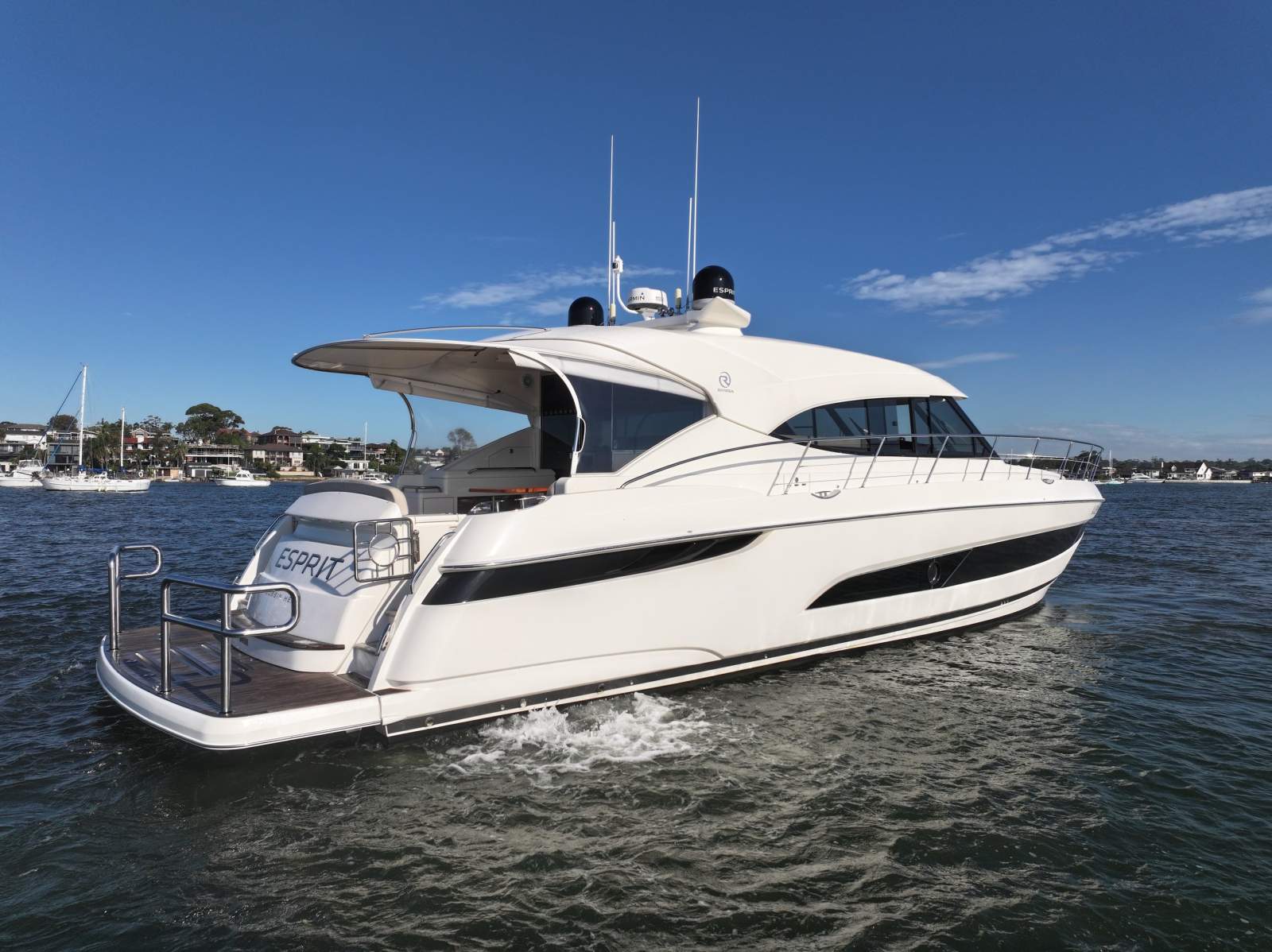 Riviera 5400 Sport Yacht
