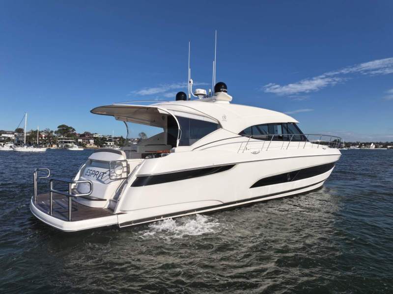 Riviera 5400 Sport Yacht