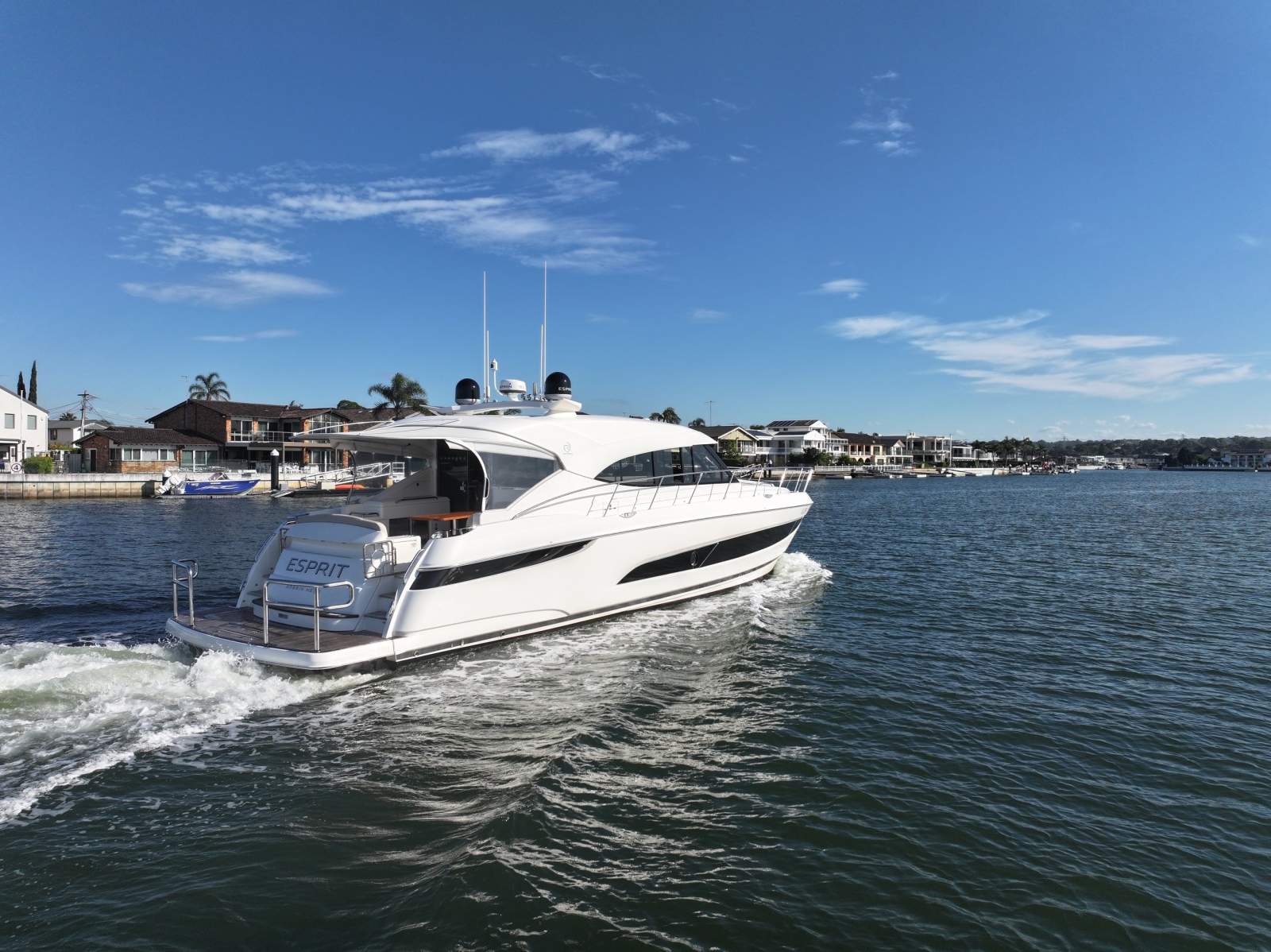 Riviera 5400 Sport Yacht