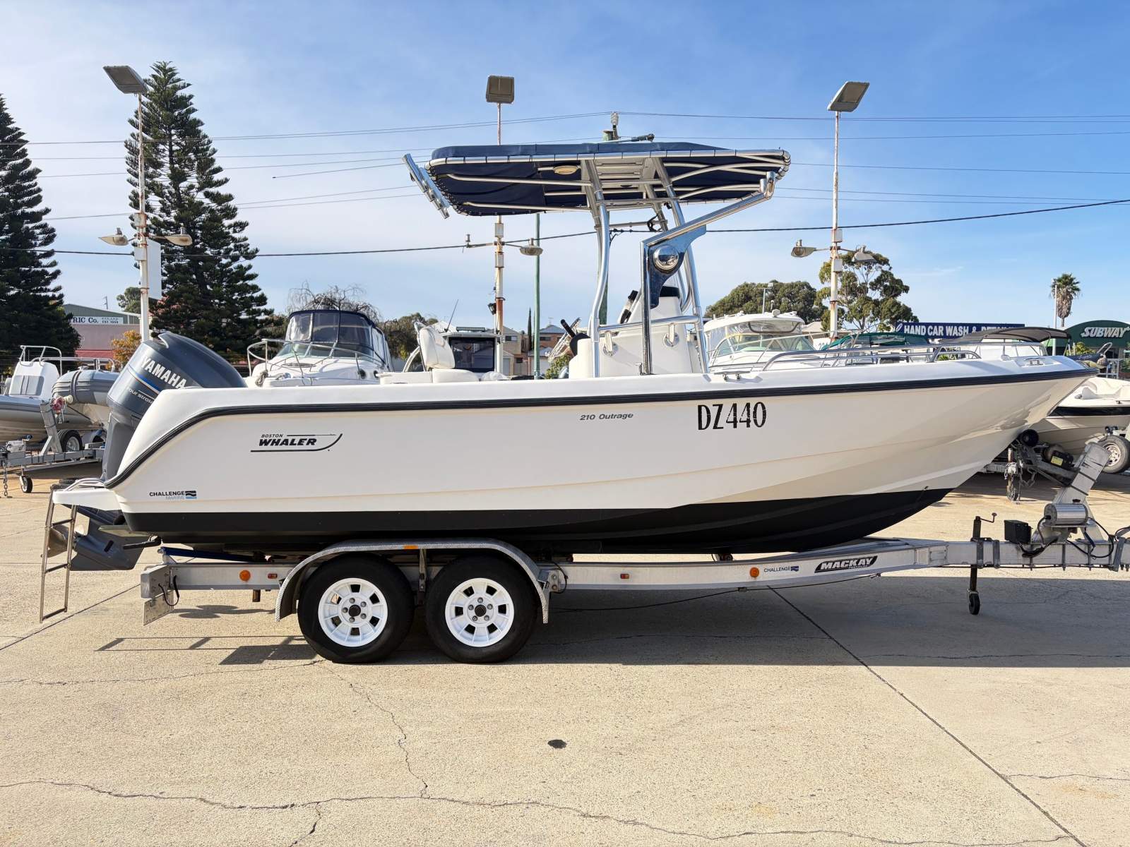 Boston Whaler 210 Outrage