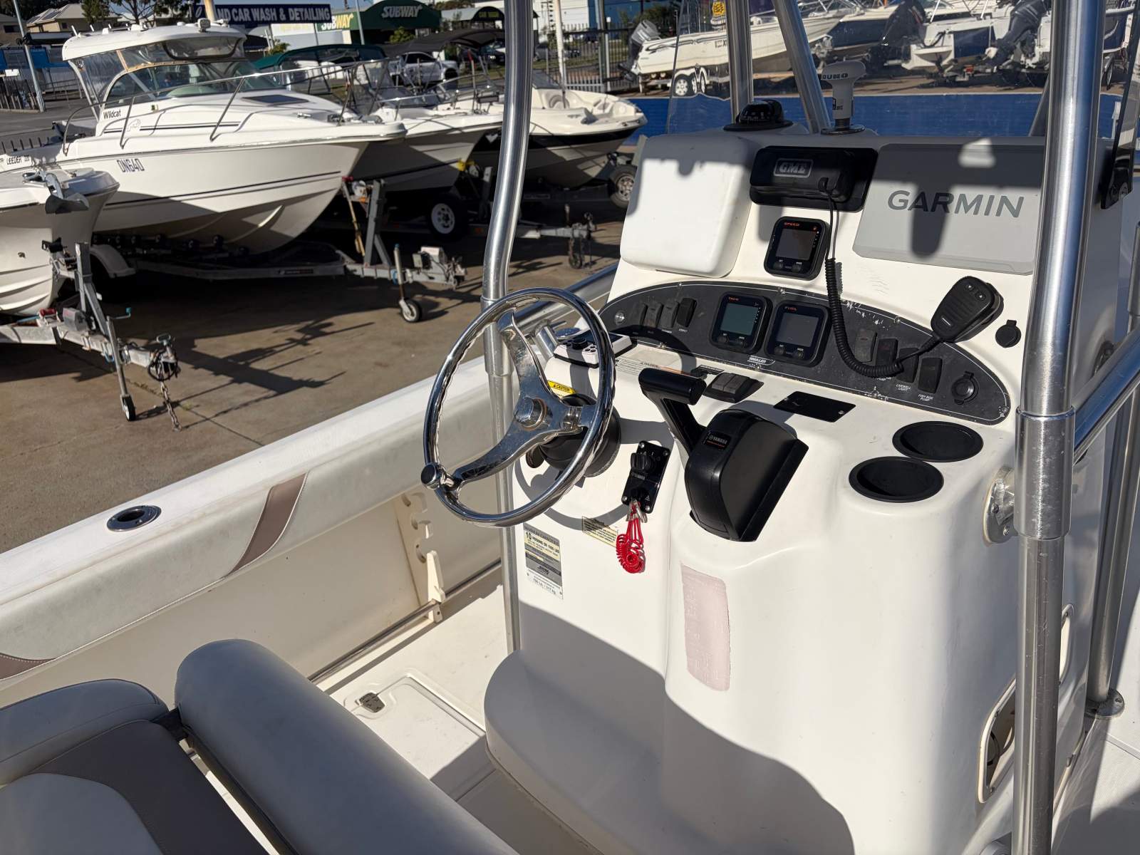 Boston Whaler 210 Outrage