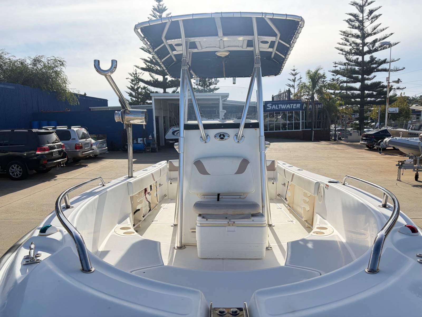 Boston Whaler 210 Outrage