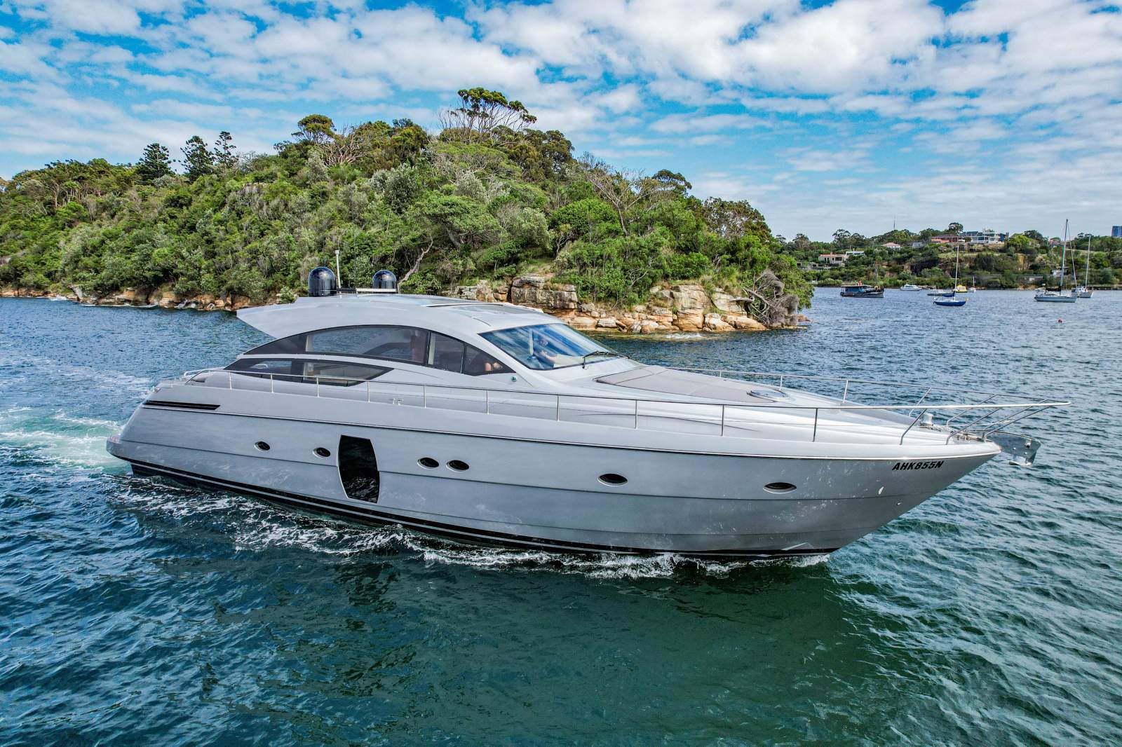 Pershing 64