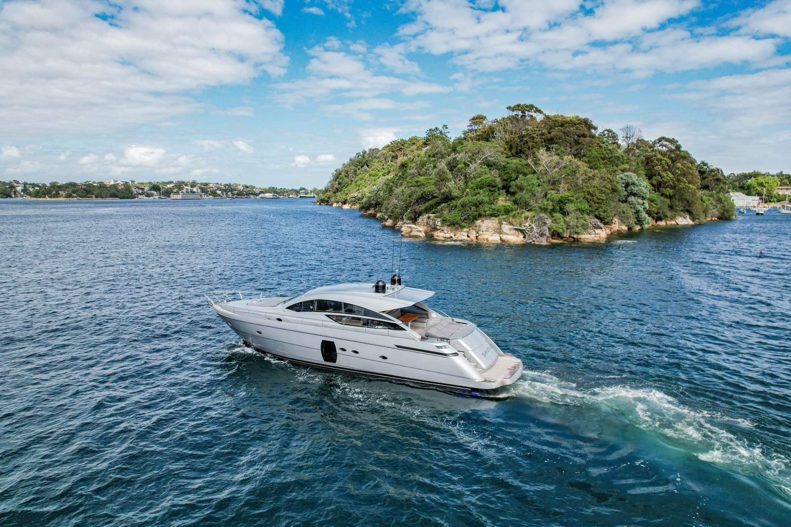 Pershing 64