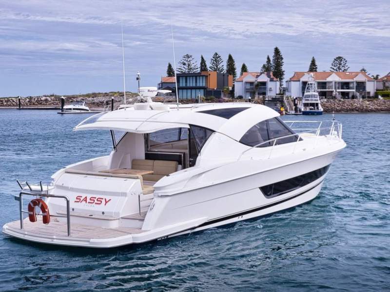 Riviera 4400 Sport Yacht Series II
