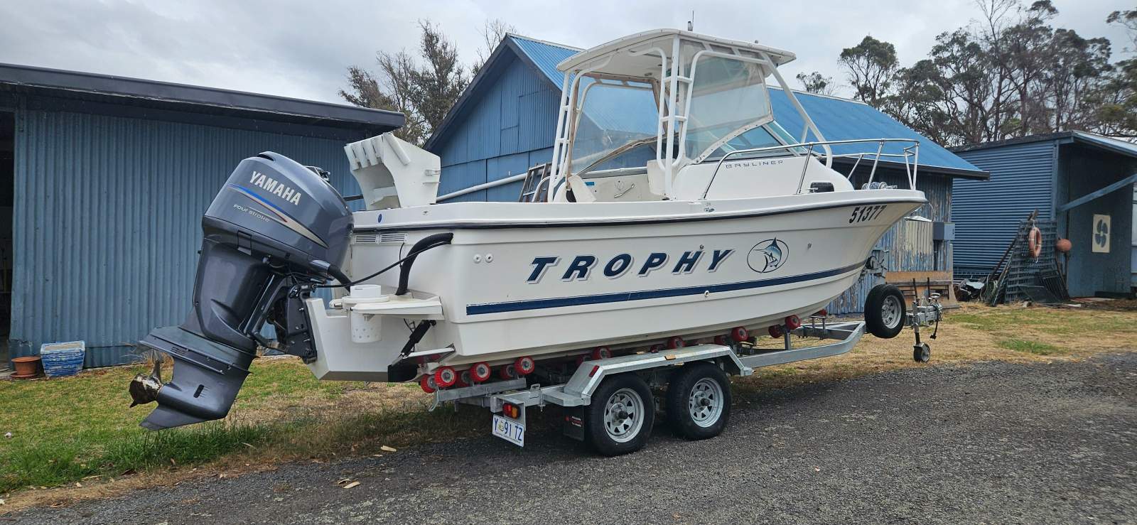 Bayliner 1902 Trophy Walkaround