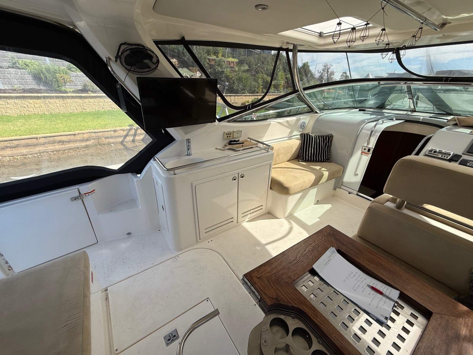  Riviera M400 Boat Brokers of Tasmania