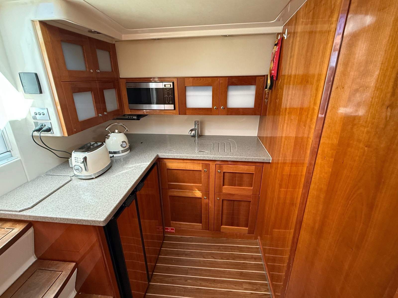  Riviera M400 Boat Brokers of Tasmania