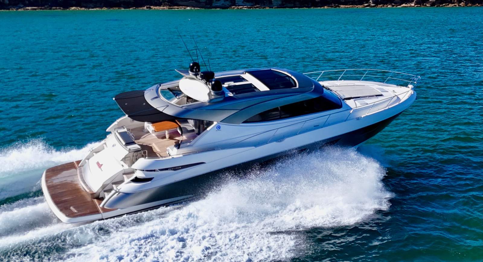 Riviera 6000 Sport Yacht Platinum Edition