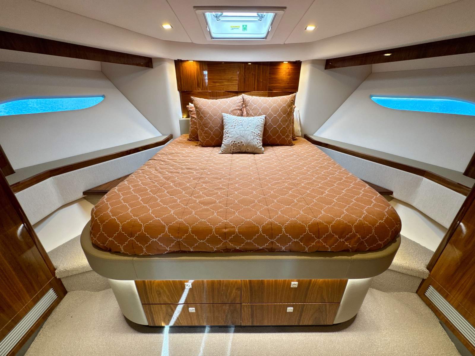 Riviera 6000 Sport Yacht Platinum Edition