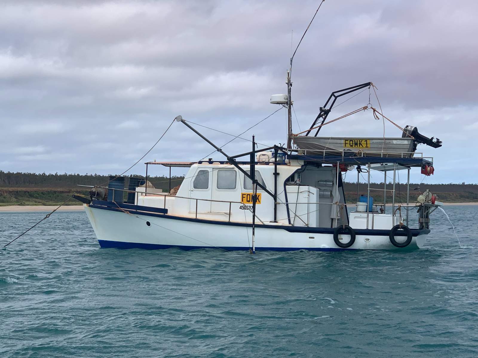 Roberts 30 Economic spanish mackerel fishing boat
