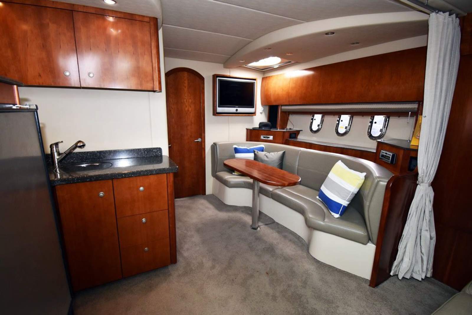 Cruisers Yachts 390 Express Coupe - PRICE REDUCED BY $70K