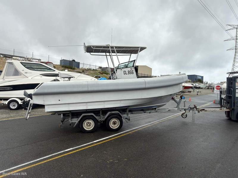 Custom 6.1m Center Console