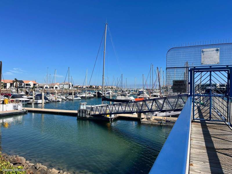10mt berth with lifter included in sale!