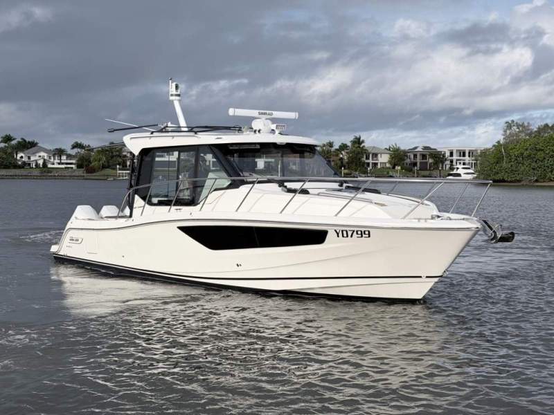 Boston Whaler 365 Conquest