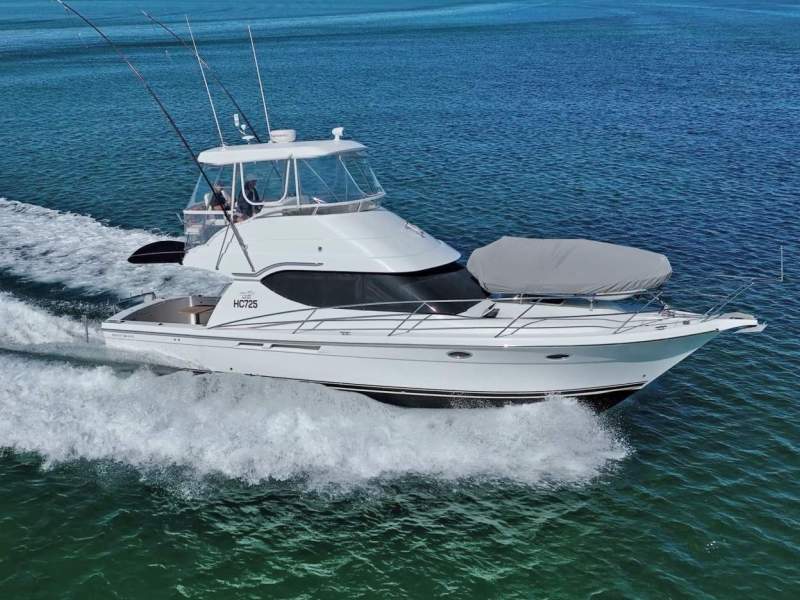 Mustang 4100 Flybridge Beautifully cared for family cruiser